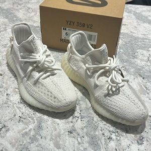Yeezy Boost 350 V2